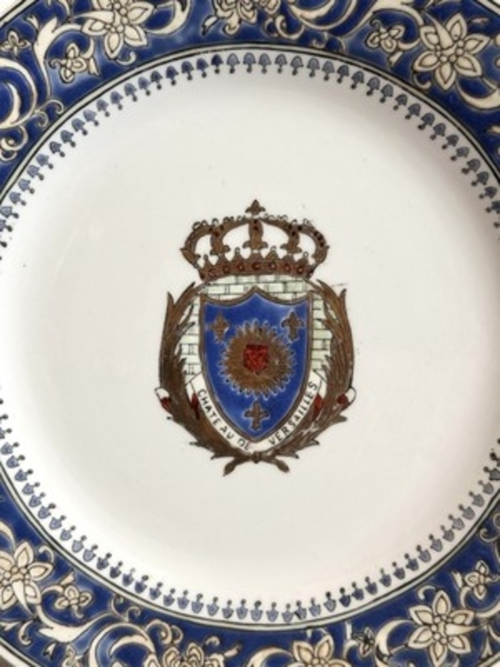 Vintage Porcelain Plate Château de Versailles Crest Textured Decorative Plate - Picture 7 of 7
